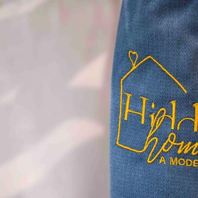 Hidden Home เฮย์เวิร์ดส์ฮีธ ภายนอก รูปภาพ