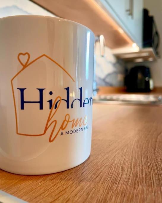 Hidden Home เฮย์เวิร์ดส์ฮีธ ภายนอก รูปภาพ